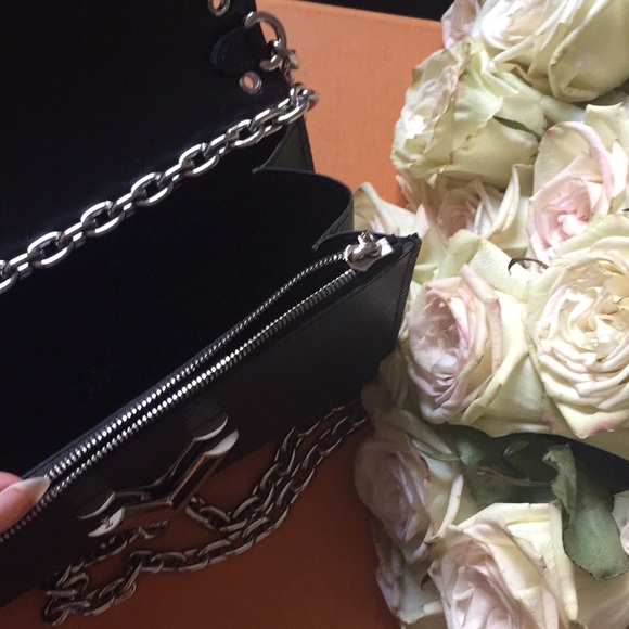 Louis Louis - Picture 4 of 8